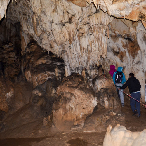 Peștera Ghețarul Vârtop - cele mai vechi urme ale omului din România